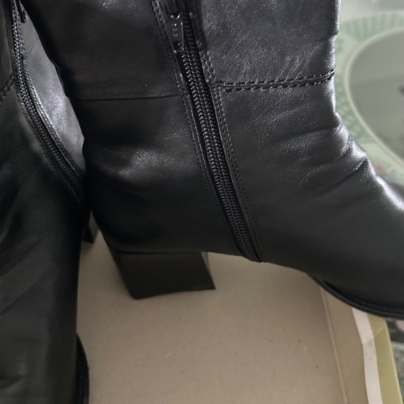 Ladies Square Toe Boots - Picture 3 of 5